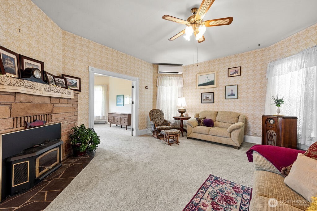 516 Cedar Street Property Photo 8