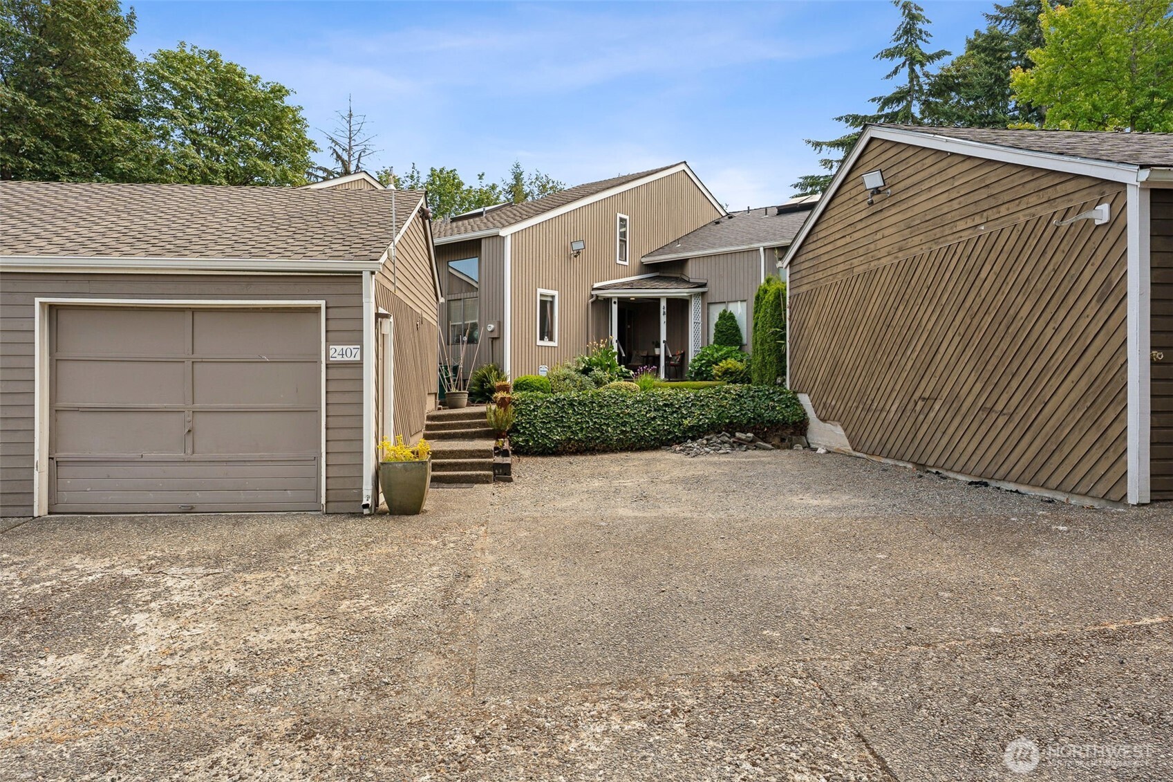 2407 Se 8th Place Property Photo 1