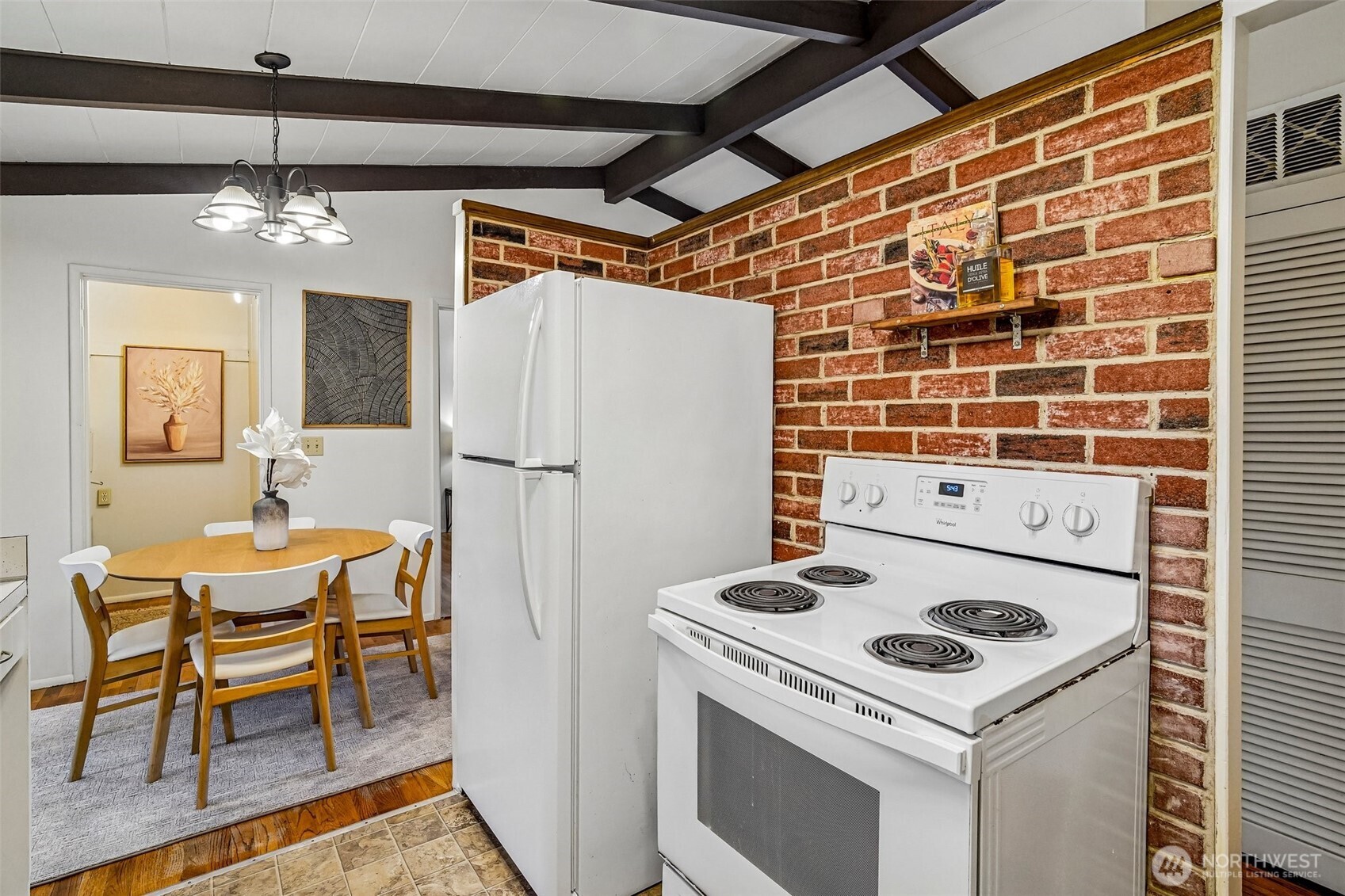 1208 Ne Northgate Way Property Photo 10