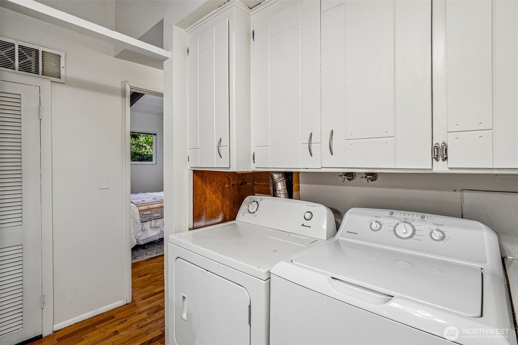 1208 Ne Northgate Way Property Photo 11