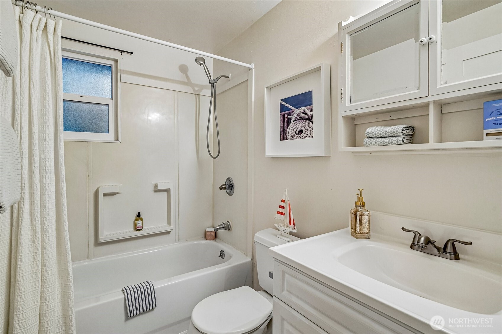 1208 Ne Northgate Way Property Photo 18