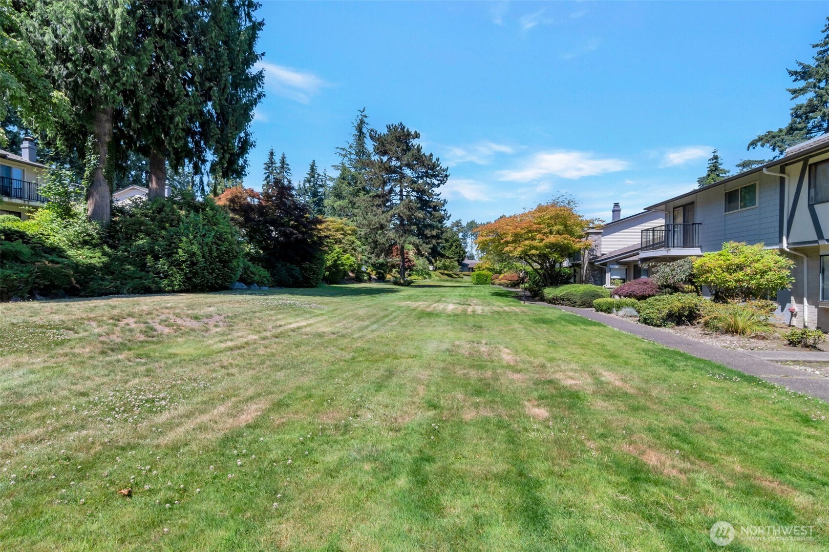 17050 Northup Way 25 Property Photo 2