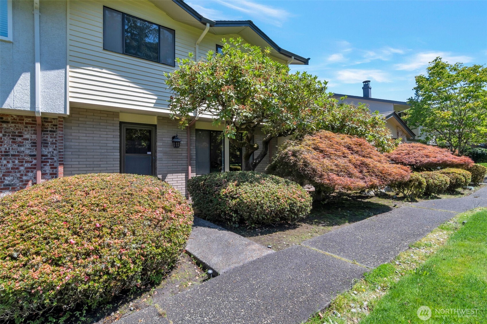 17050 Northup Way 25 Property Photo 3