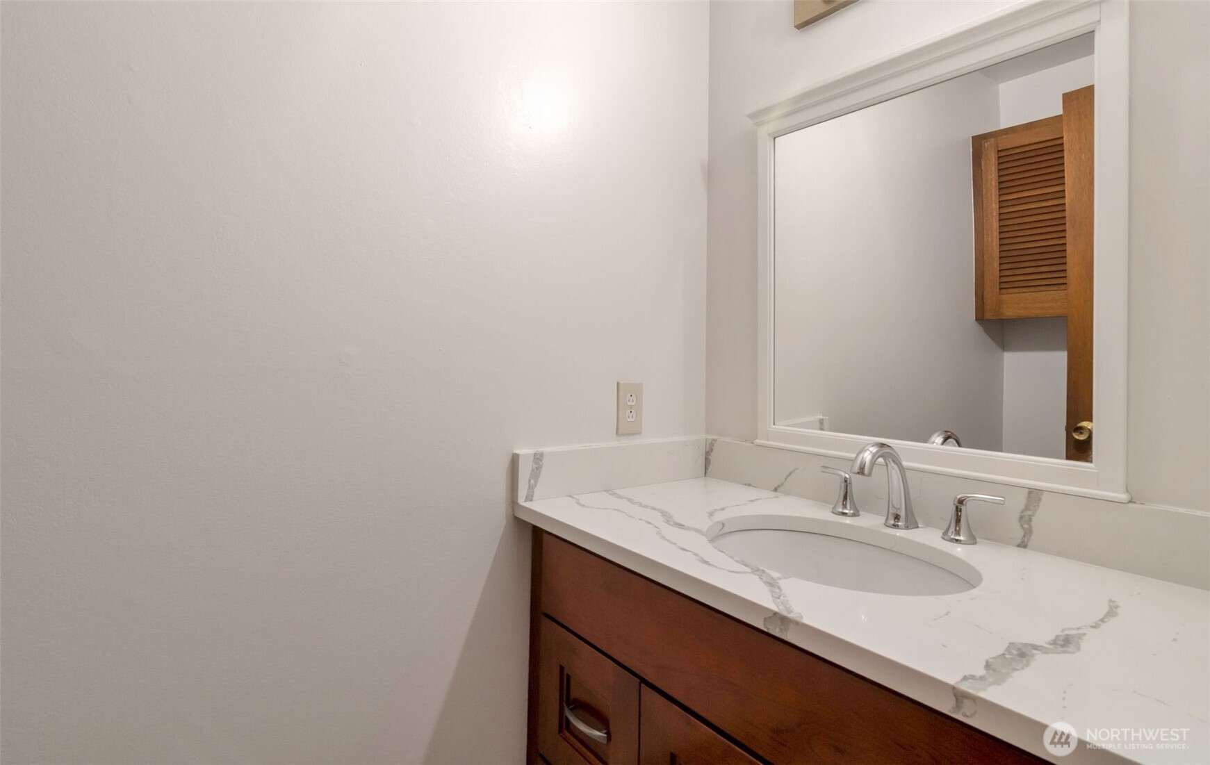 17050 Northup Way 25 Property Photo 14