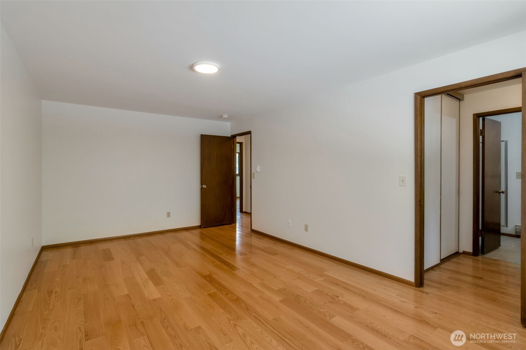 17050 Northup Way 25 Property Photo 16