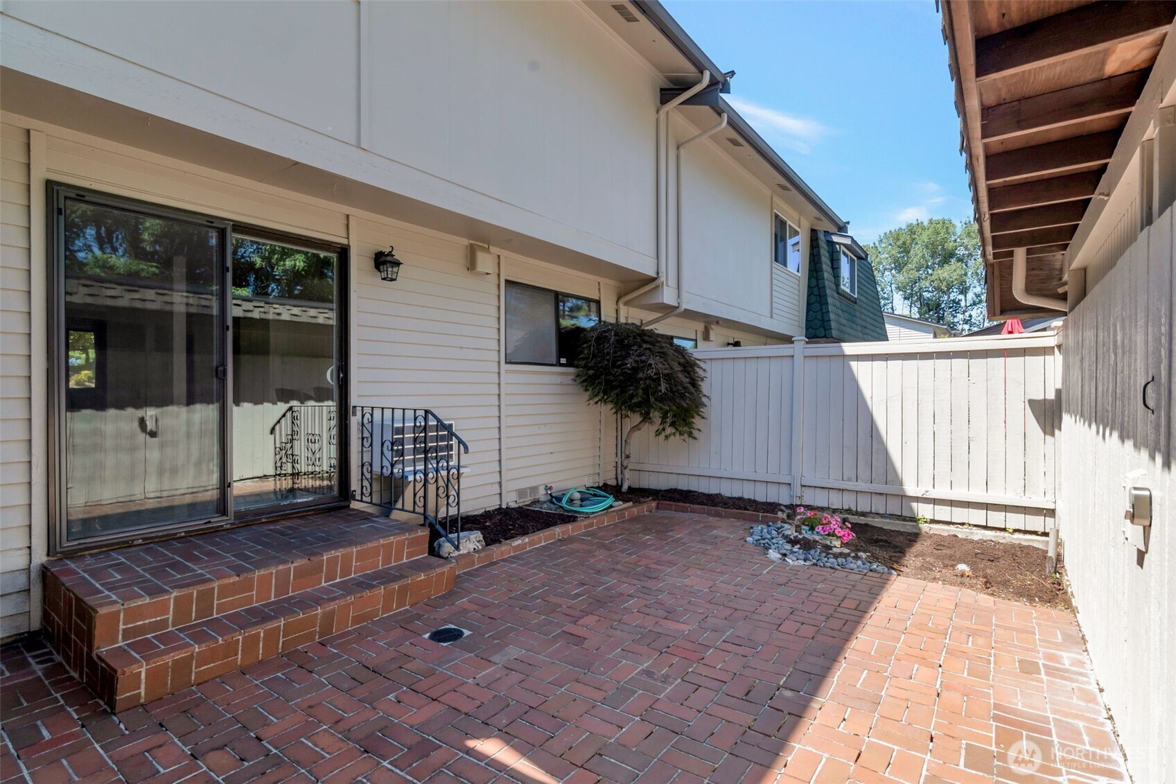 17050 Northup Way 25 Property Photo 25
