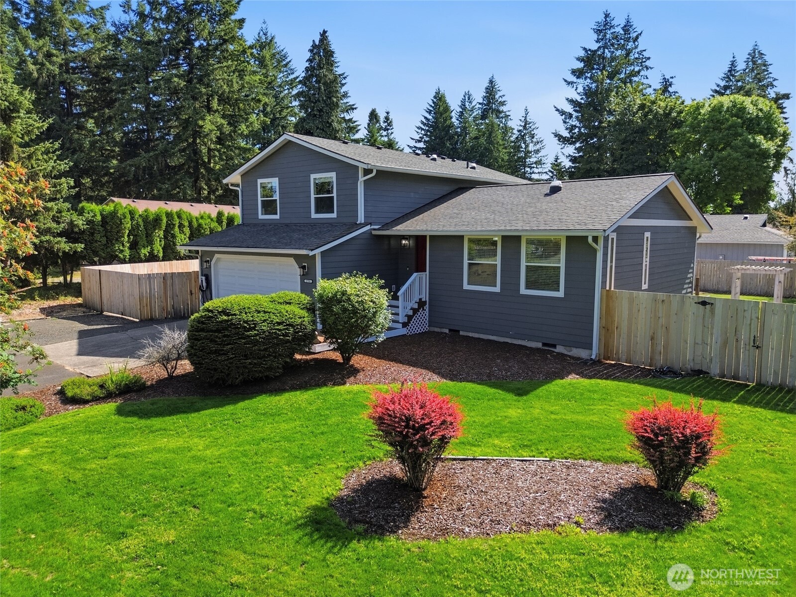 2731 Summerhill Court Property Photo 2