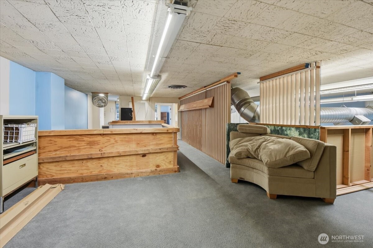 10310 Aurora Avenue Property Photo 7