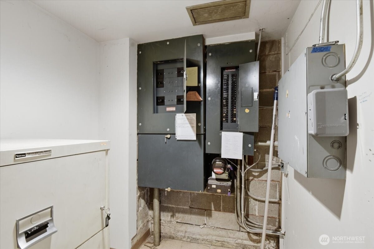 10310 Aurora Avenue Property Photo 12