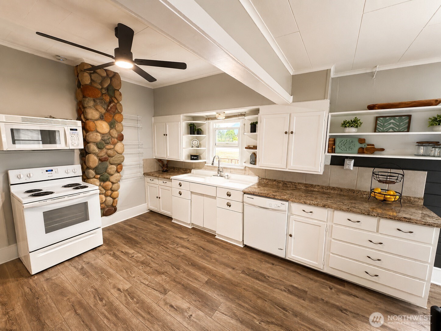 825 Givens Avenue Property Photo 3
