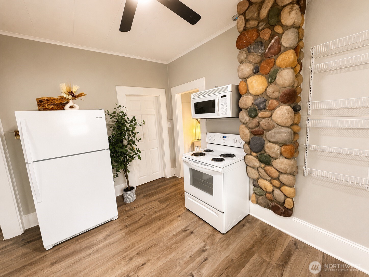 825 Givens Avenue Property Photo 10