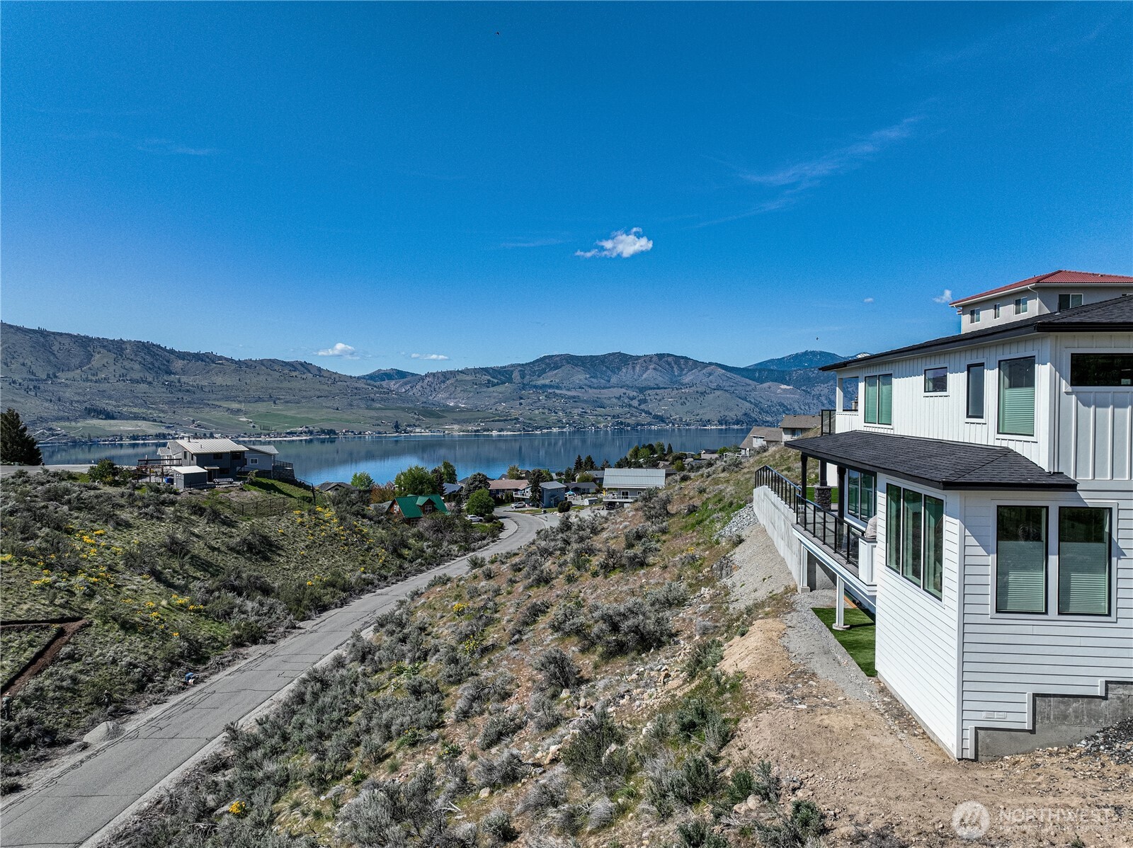 212 Stehekin Way Property Photo 10