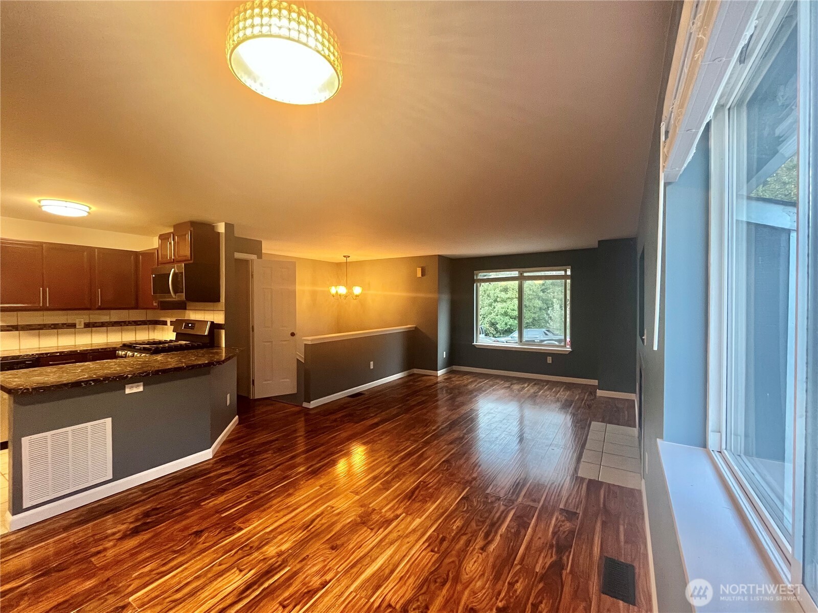 10453 1st Avenue Property Photo 6