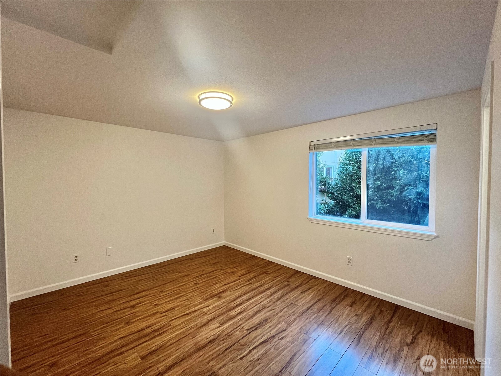 10453 1st Avenue Property Photo 12