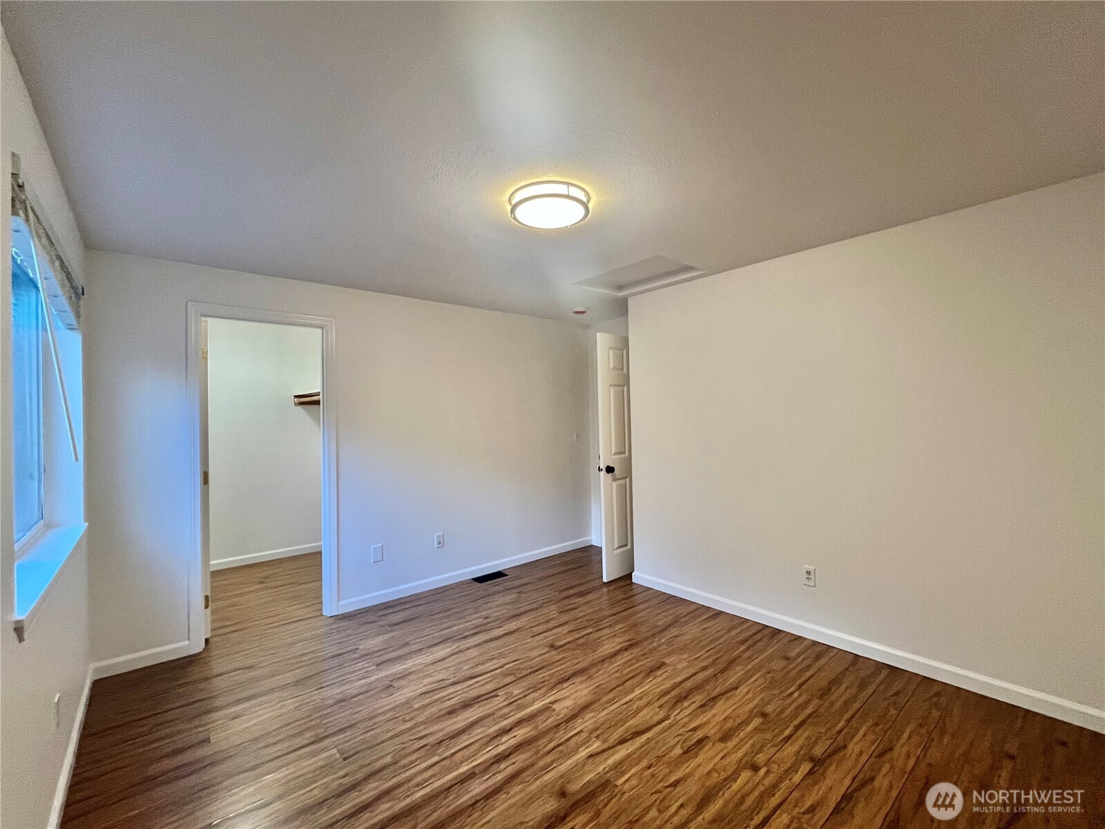 10453 1st Avenue Property Photo 13