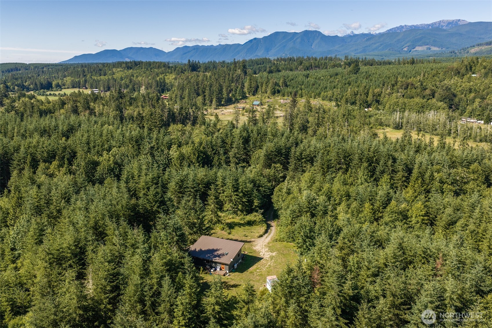 1833 Eaglemount Road Property Photo 1