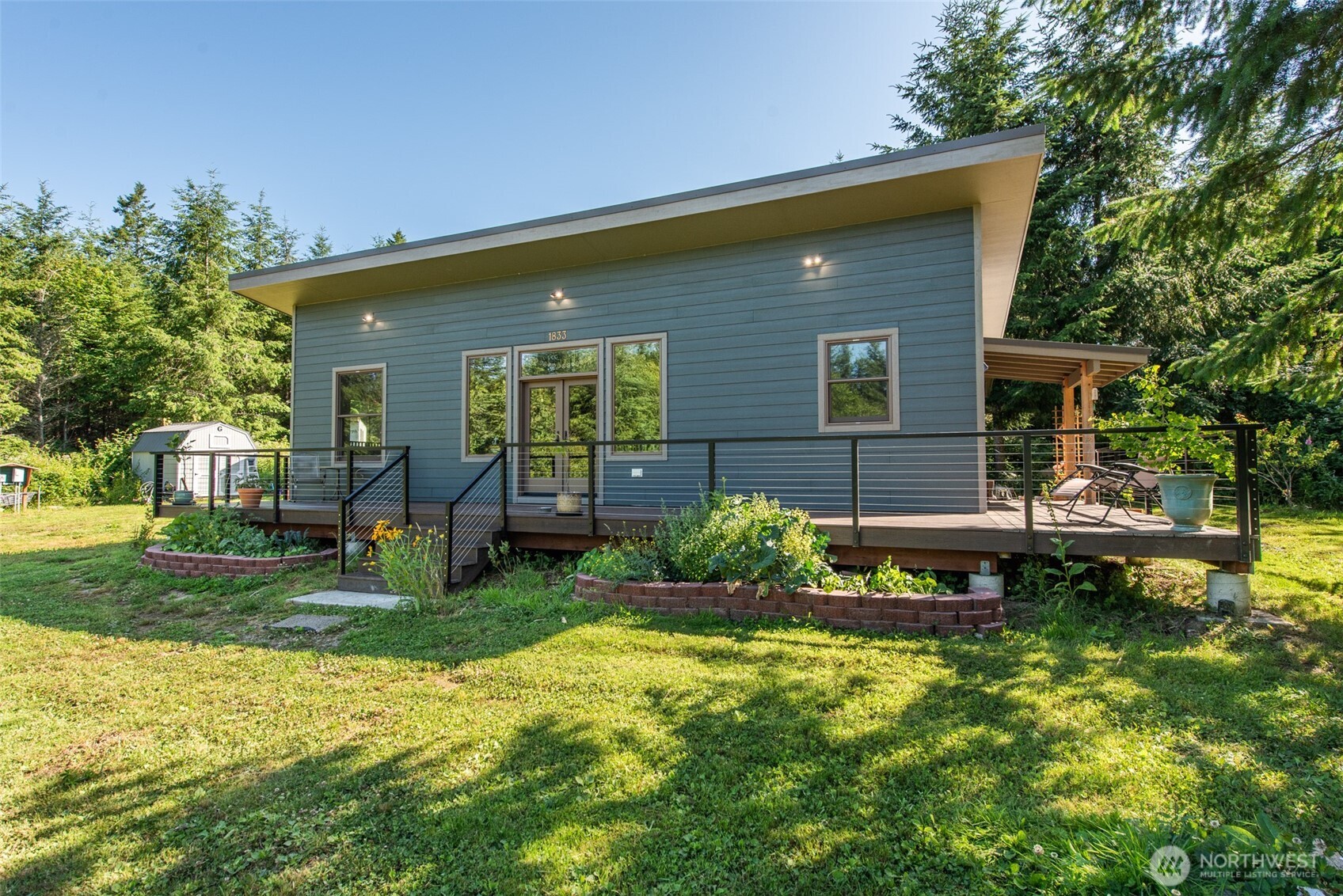 1833 Eaglemount Road Property Photo 2
