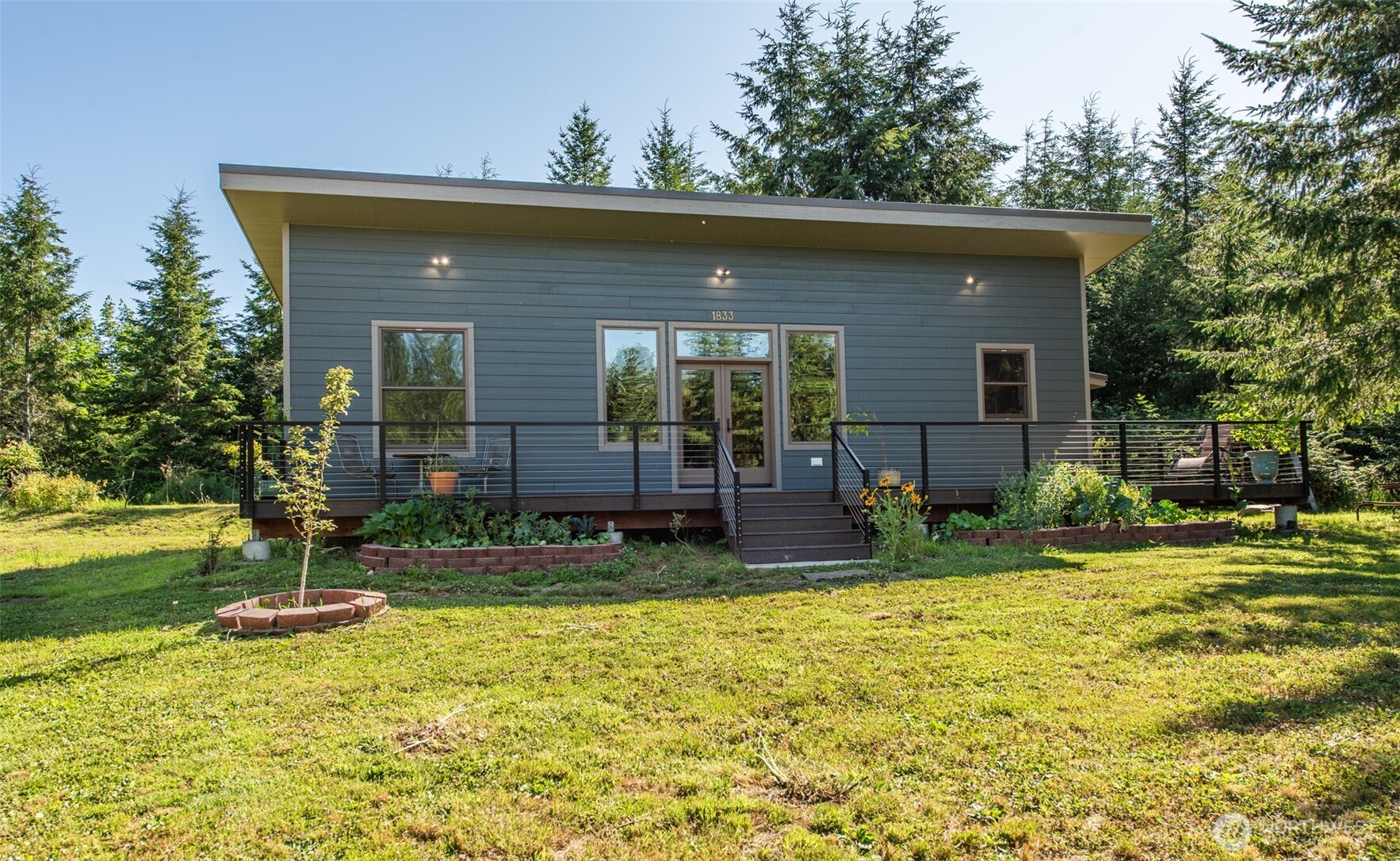 1833 Eaglemount Road Property Photo 3