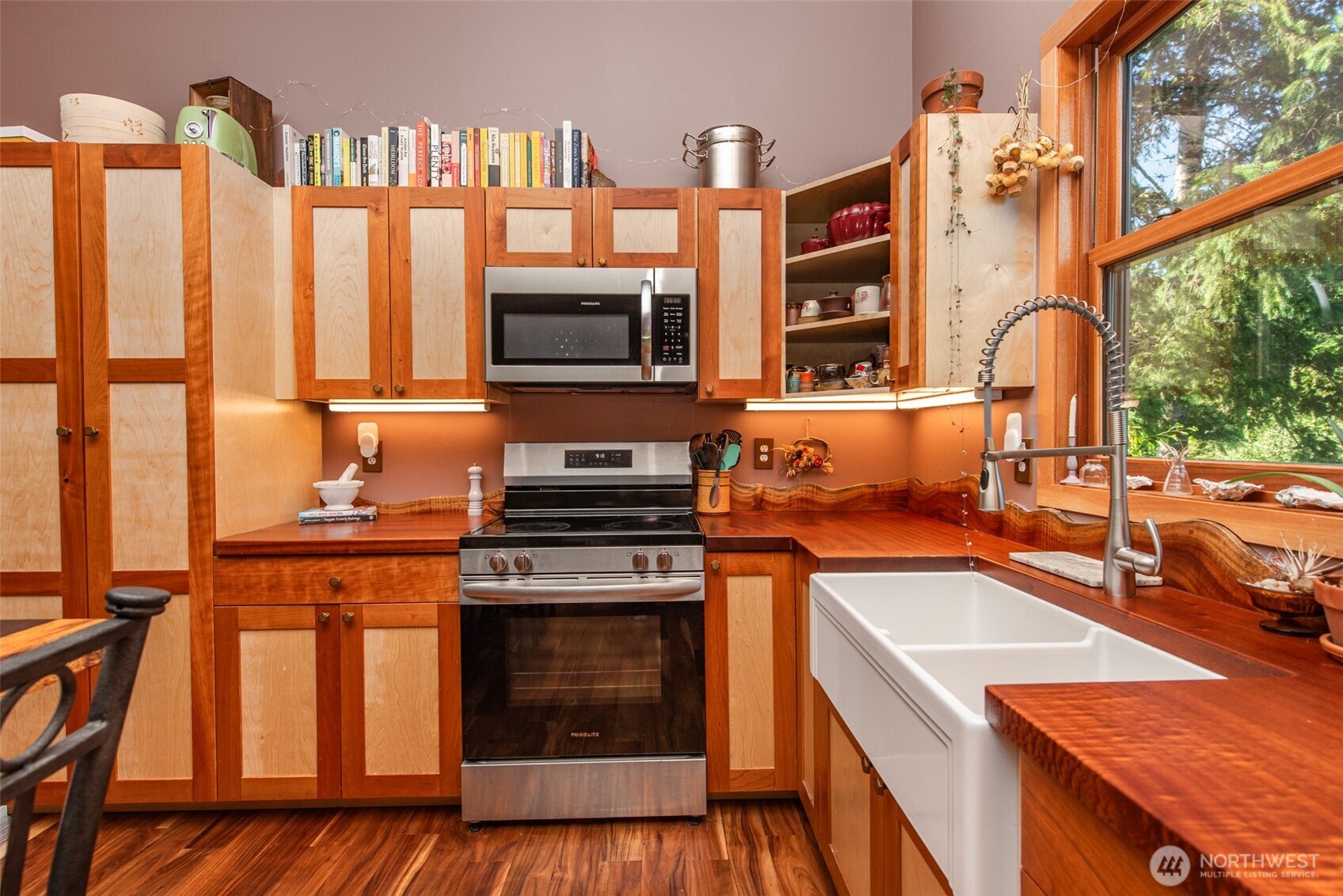 1833 Eaglemount Road Property Photo 8