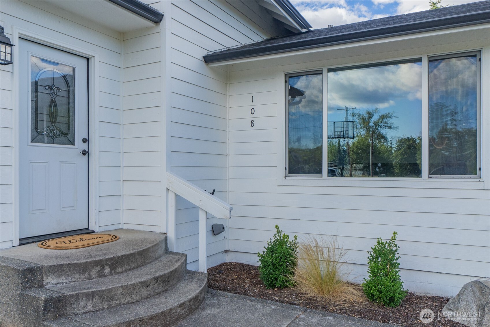 108 Sw Campbell Street Property Photo 3