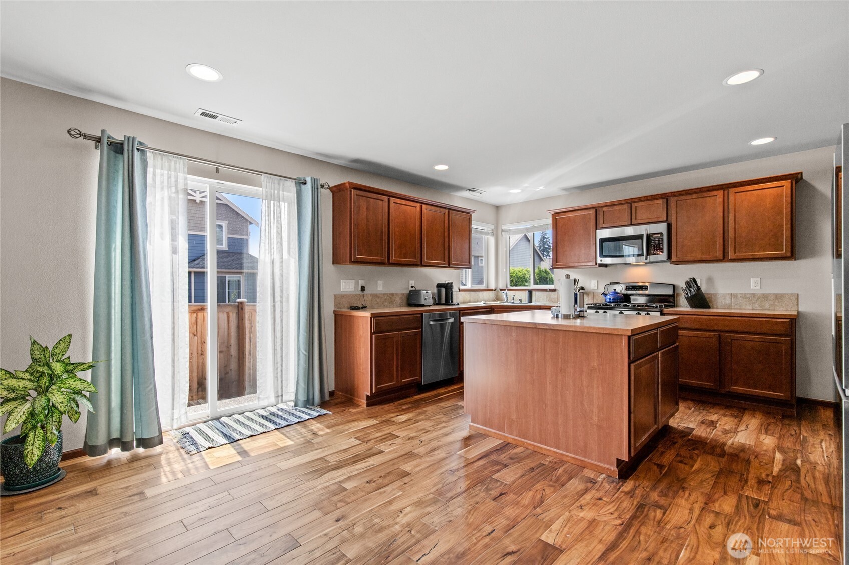 1126 144th Place Property Photo 6