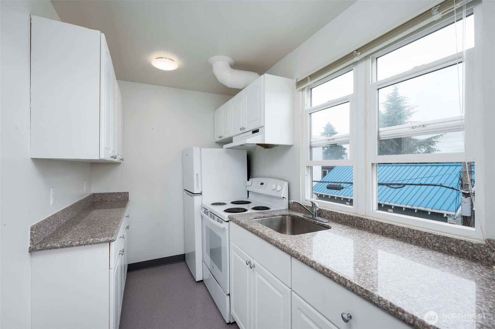 650 W Bertona Street Property Photo 3