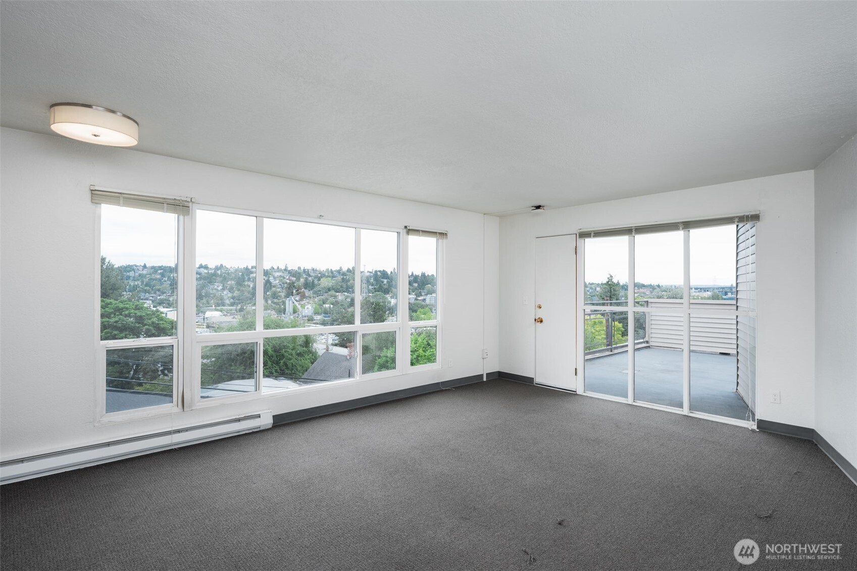 650 W Bertona Street Property Photo 4