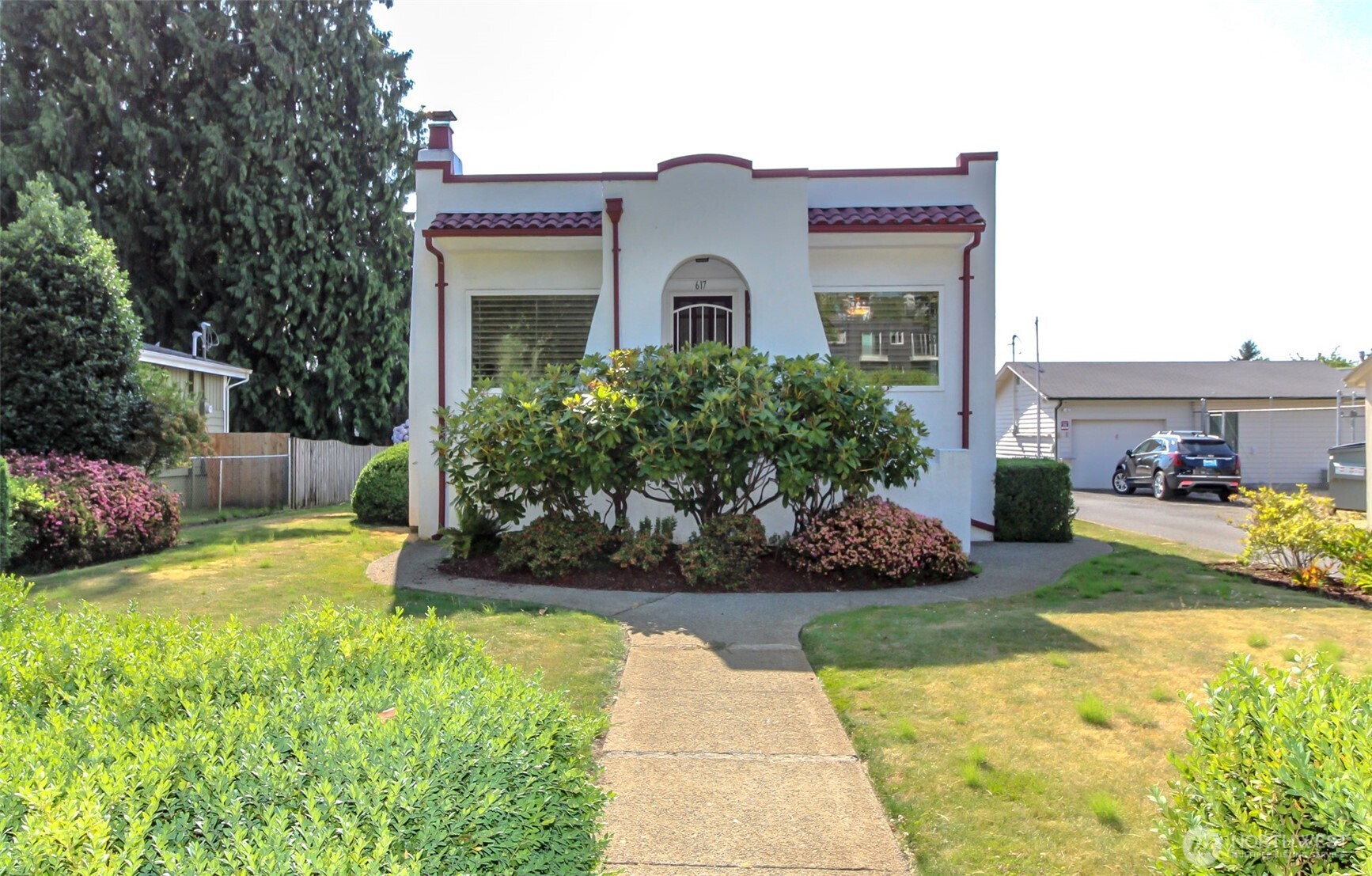 617 Burnett Avenue Property Photo 4