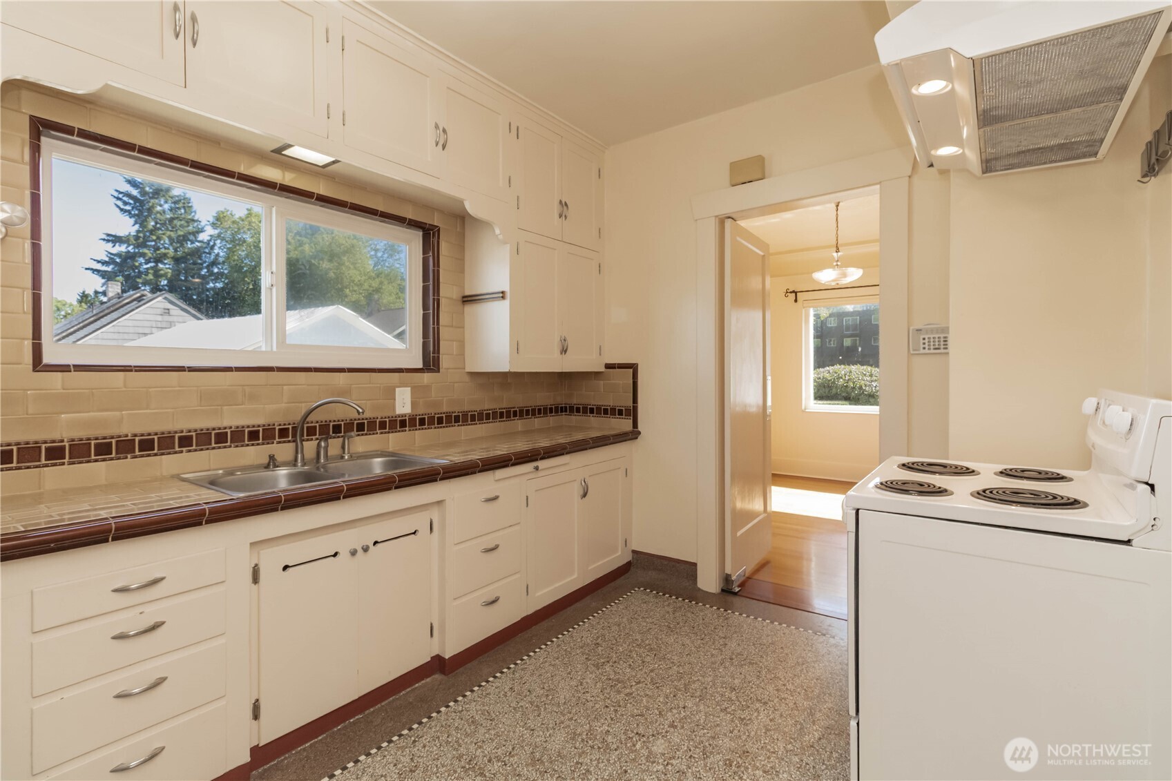617 Burnett Avenue Property Photo 15