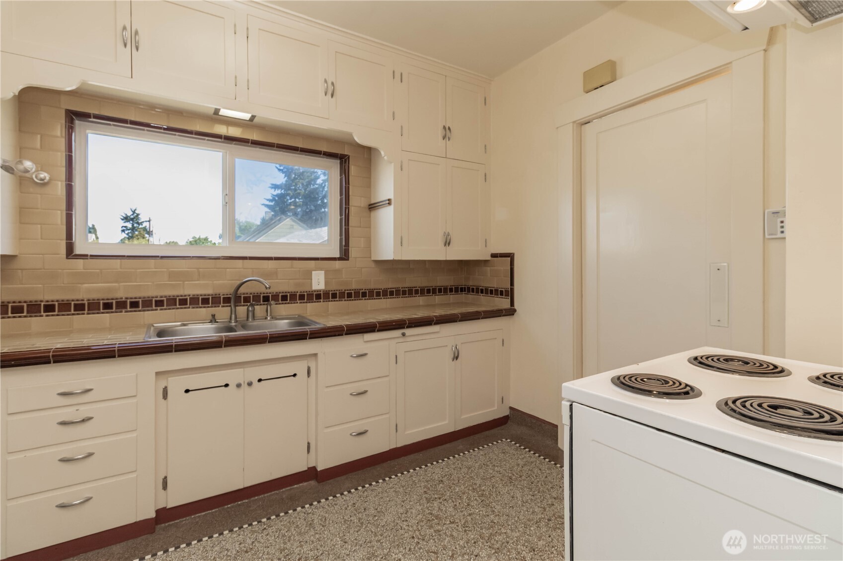 617 Burnett Avenue Property Photo 19