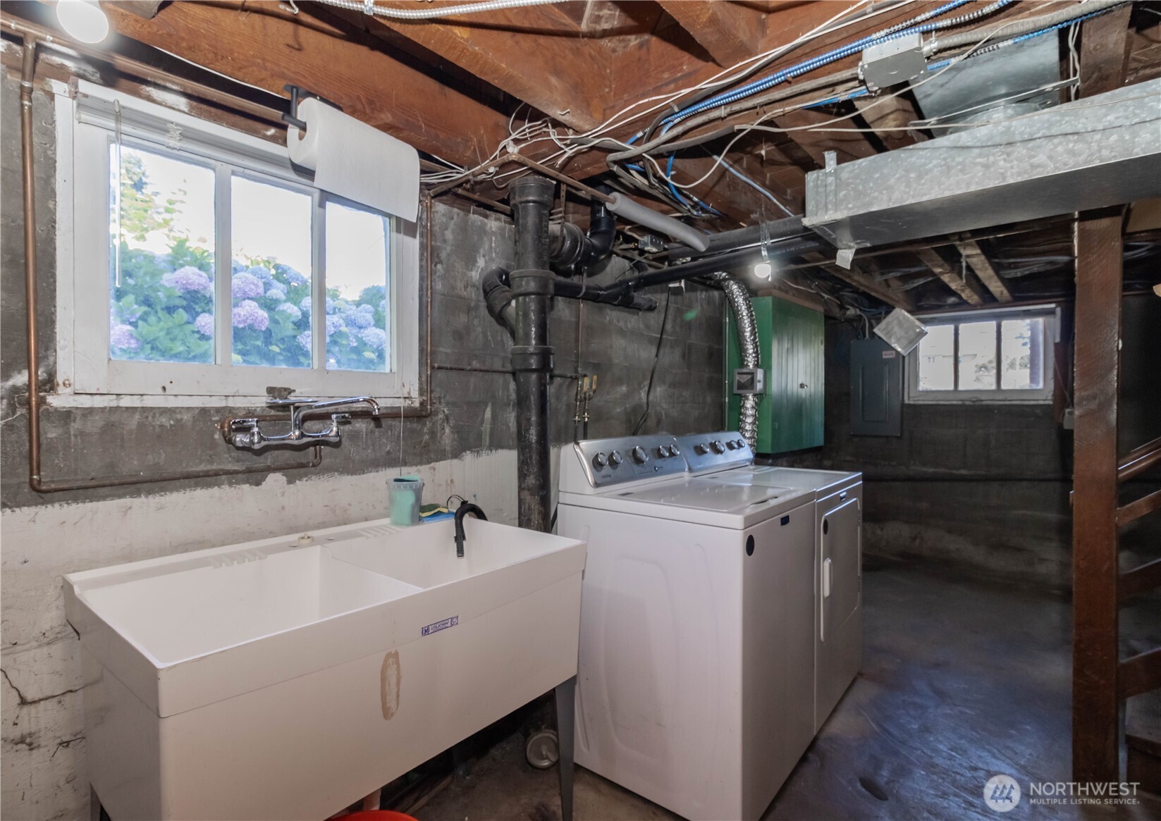 617 Burnett Avenue Property Photo 32