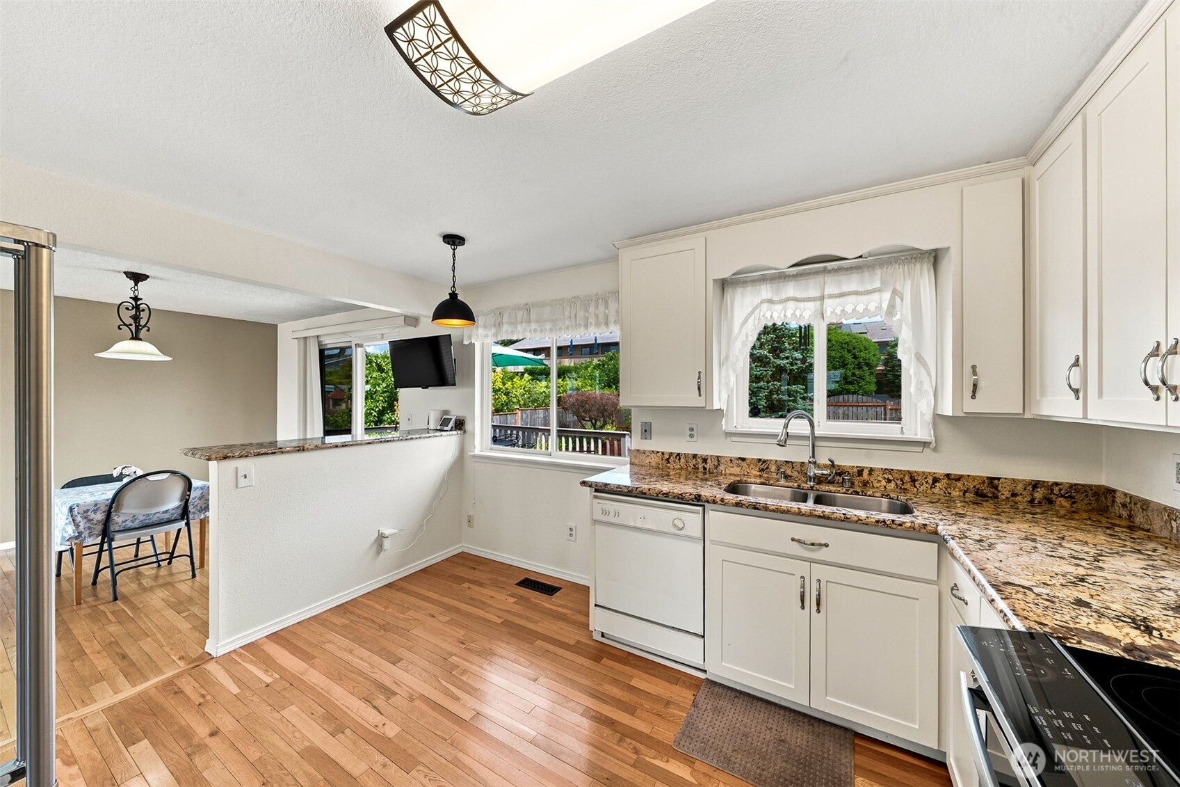 1729 S Jackson Avenue Property Photo 8