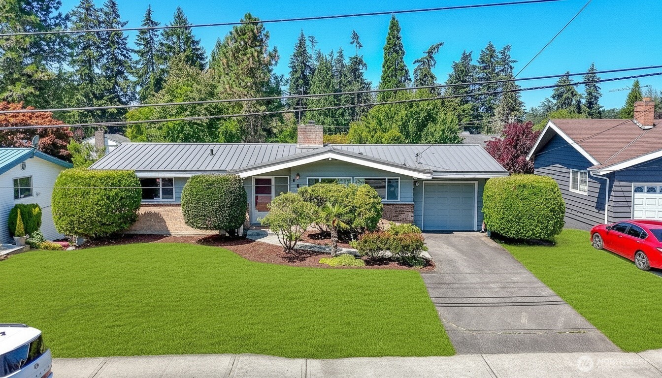 105 156th Avenue Property Photo 1