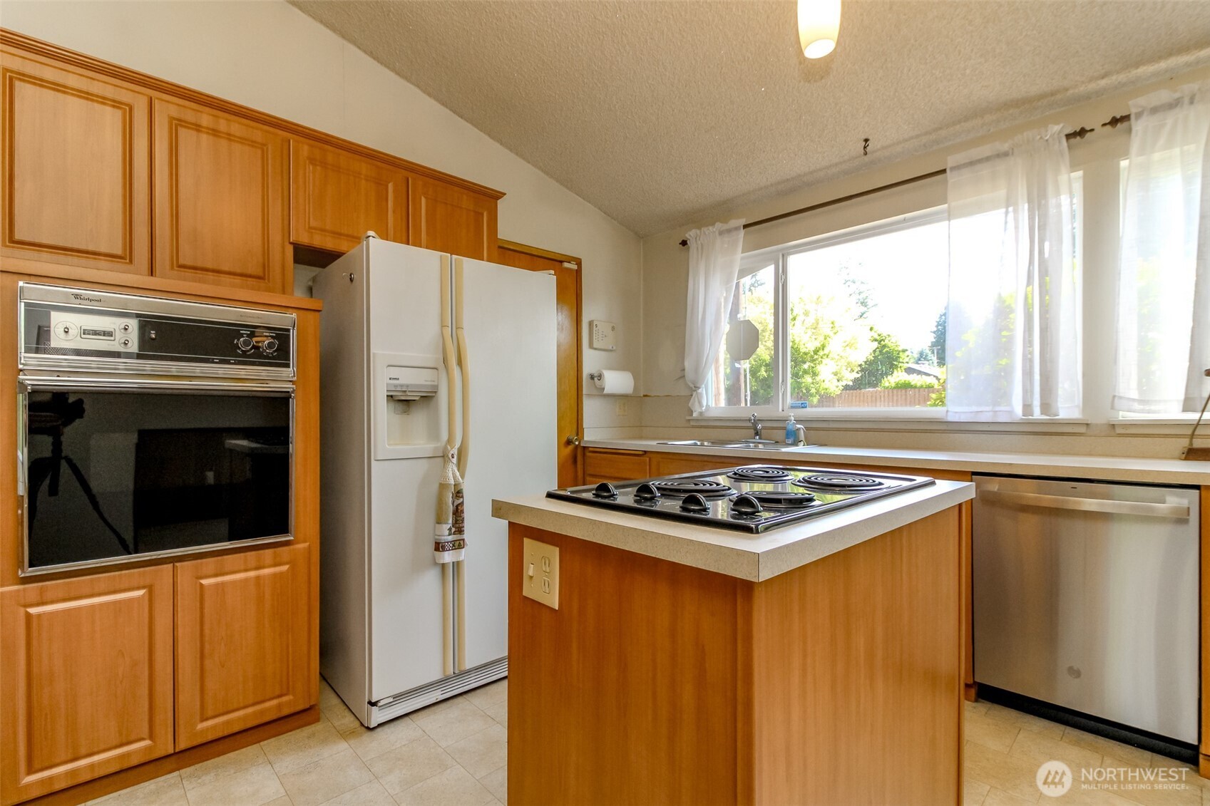 105 156th Avenue Property Photo 4