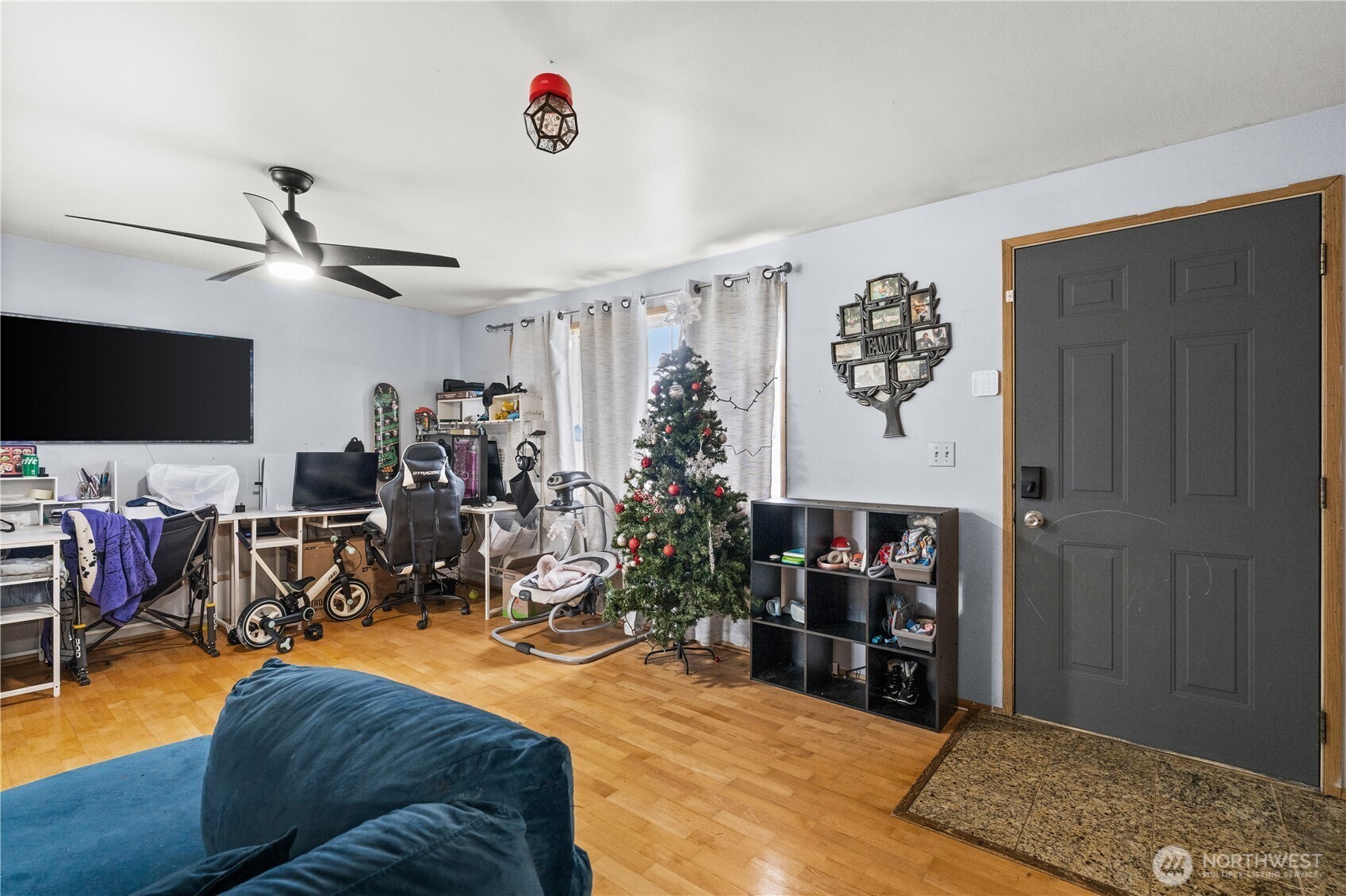 7631 273rd Street Property Photo 2