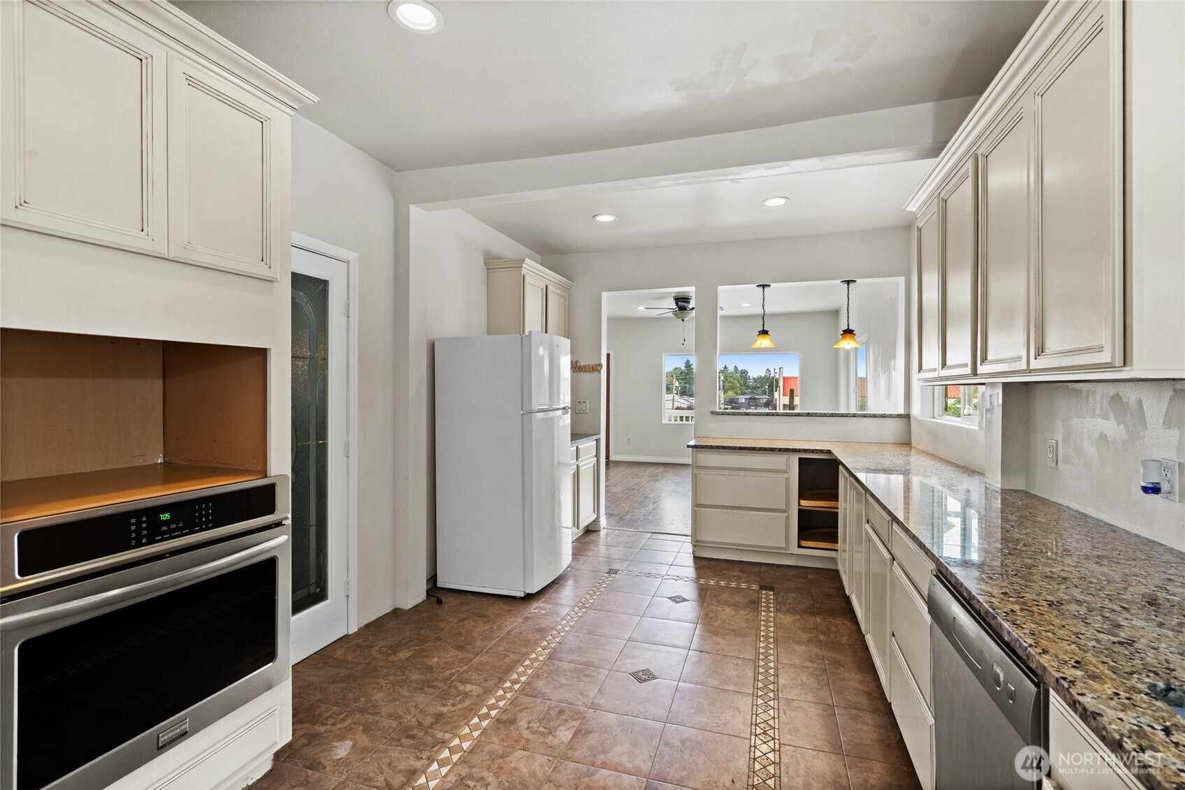 4012 Rucker Avenue Property Photo 3