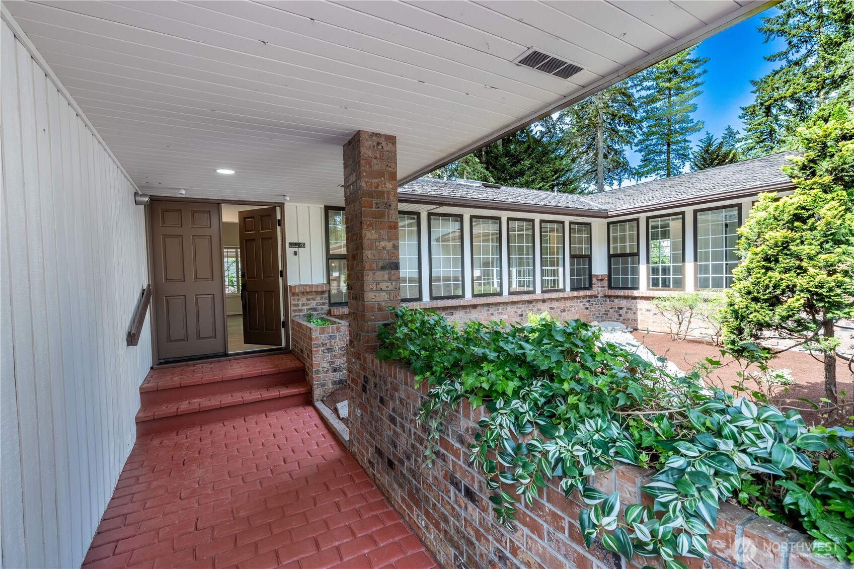 14700 26th Drive Property Photo 4