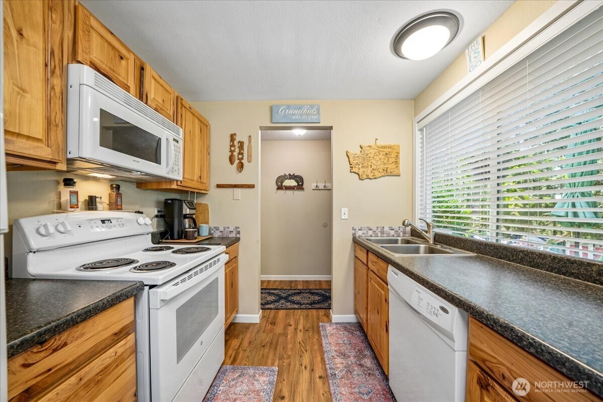 11618 Breaker Way Property Photo 13