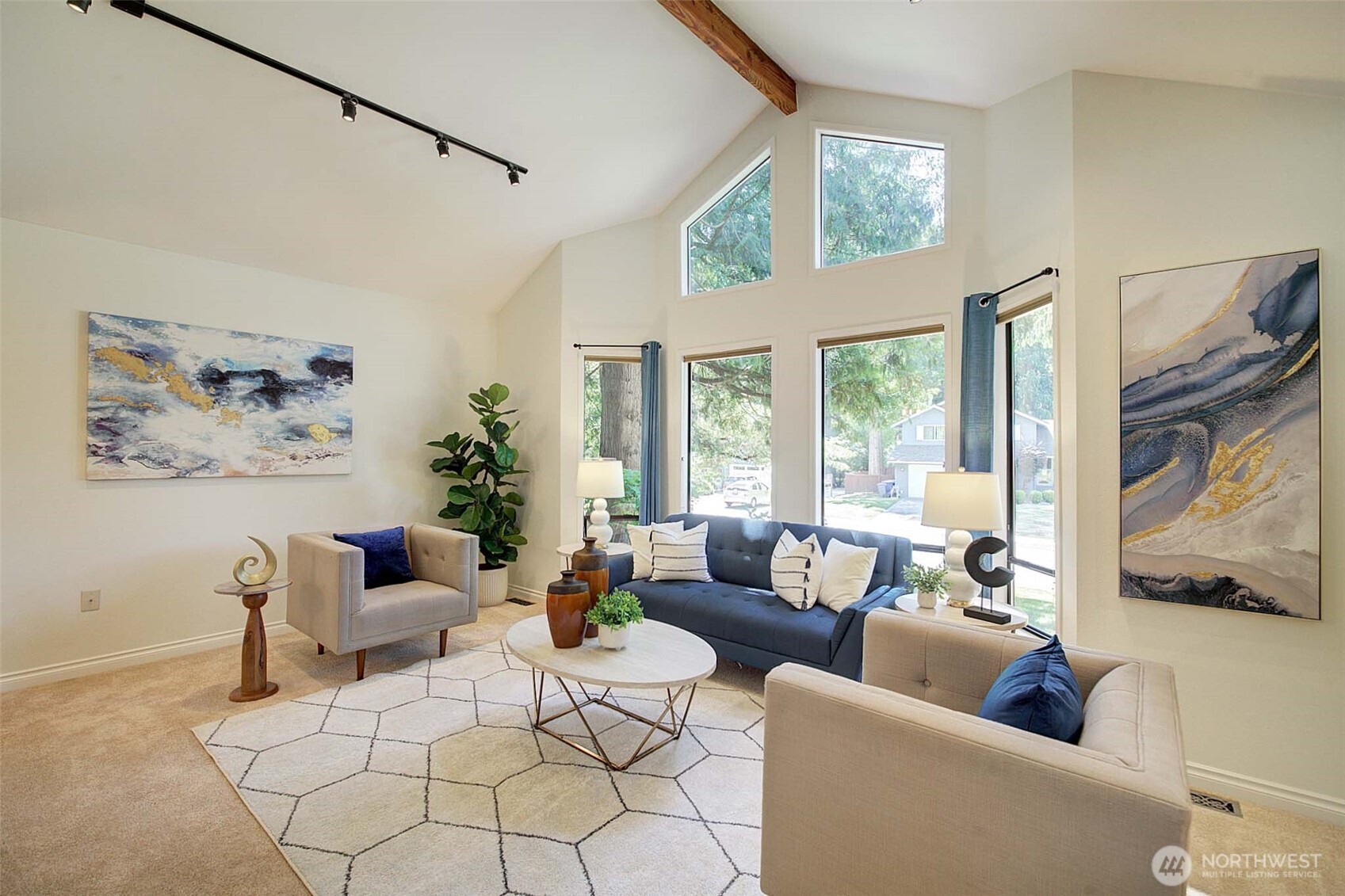 22014 Ne 13th Place Property Photo 3