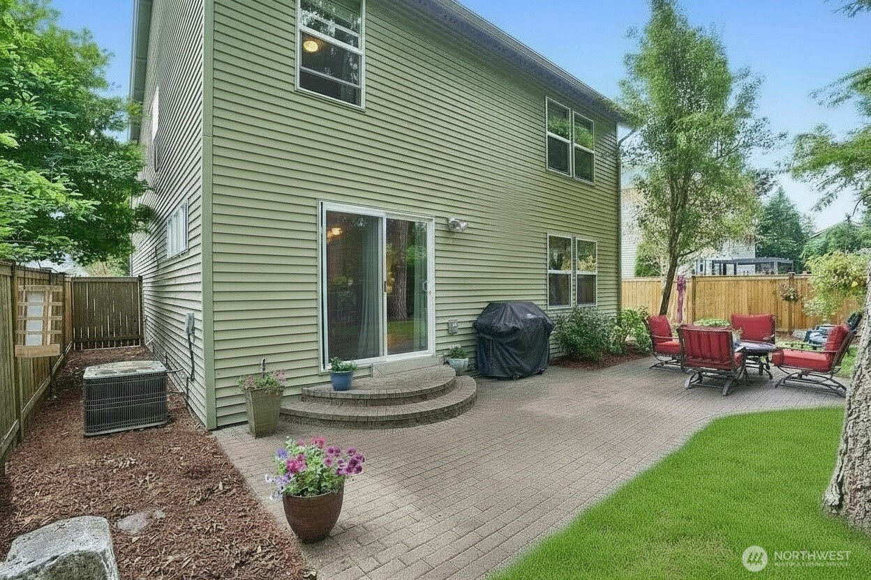 24131 235th Avenue Property Photo 4