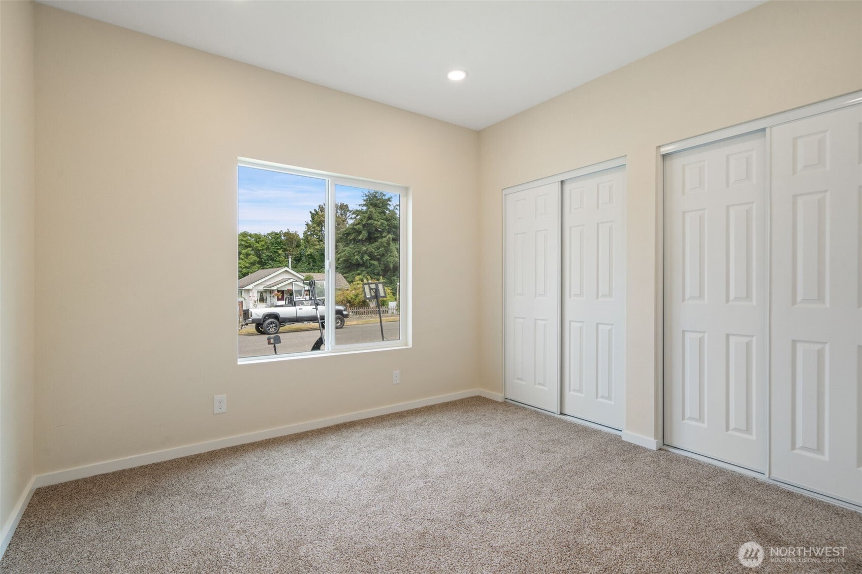 610 E 7th Street Property Photo 17