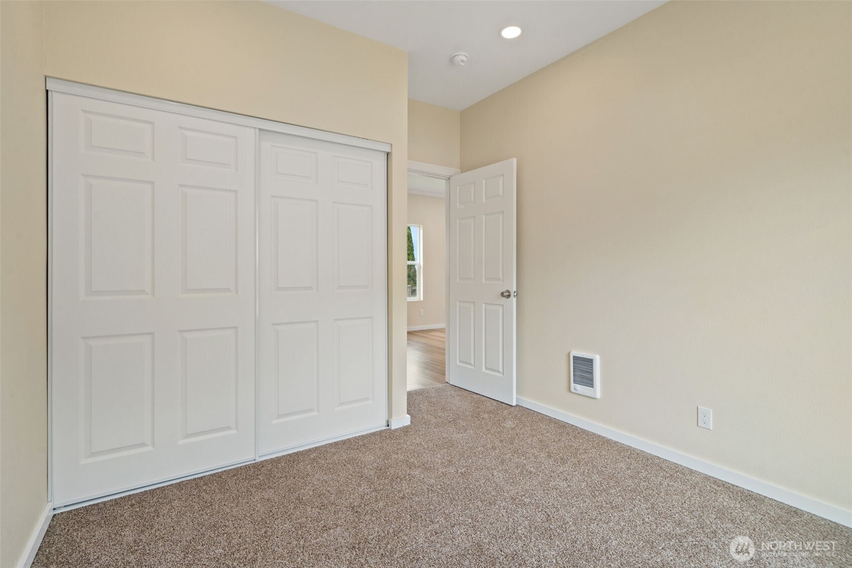 610 E 7th Street Property Photo 20