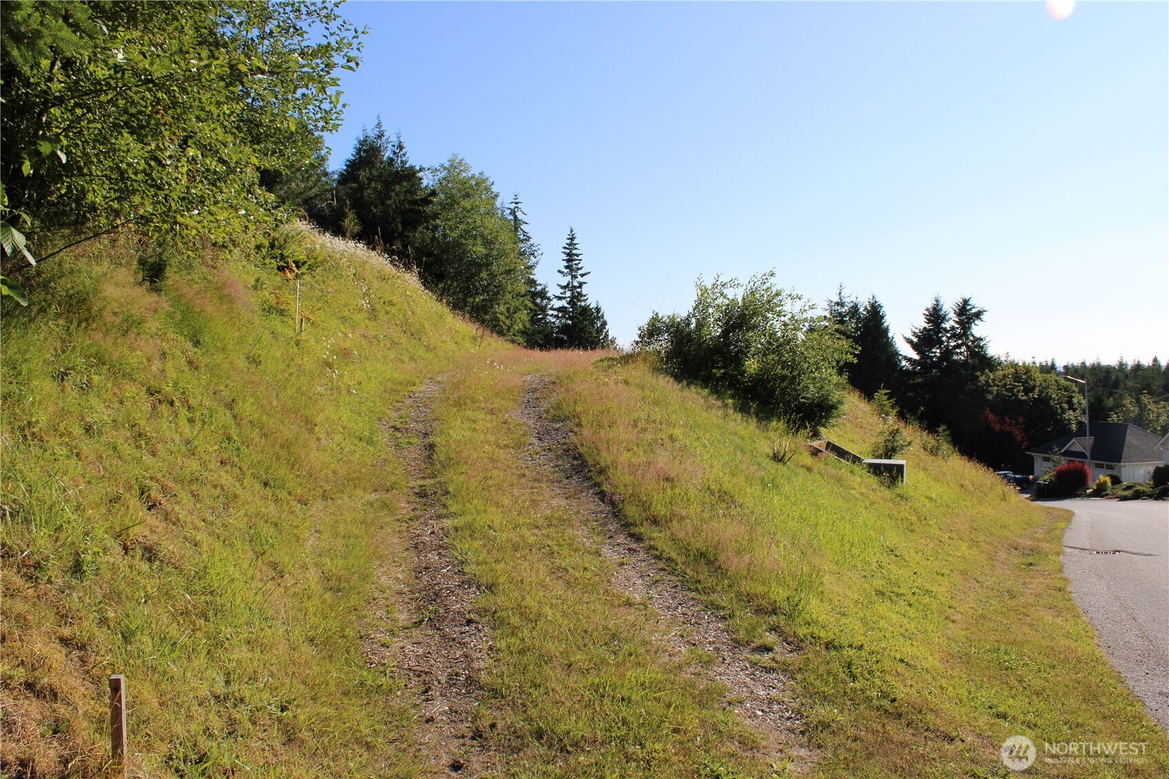 1076 Malvern Hills Drive Property Photo 3