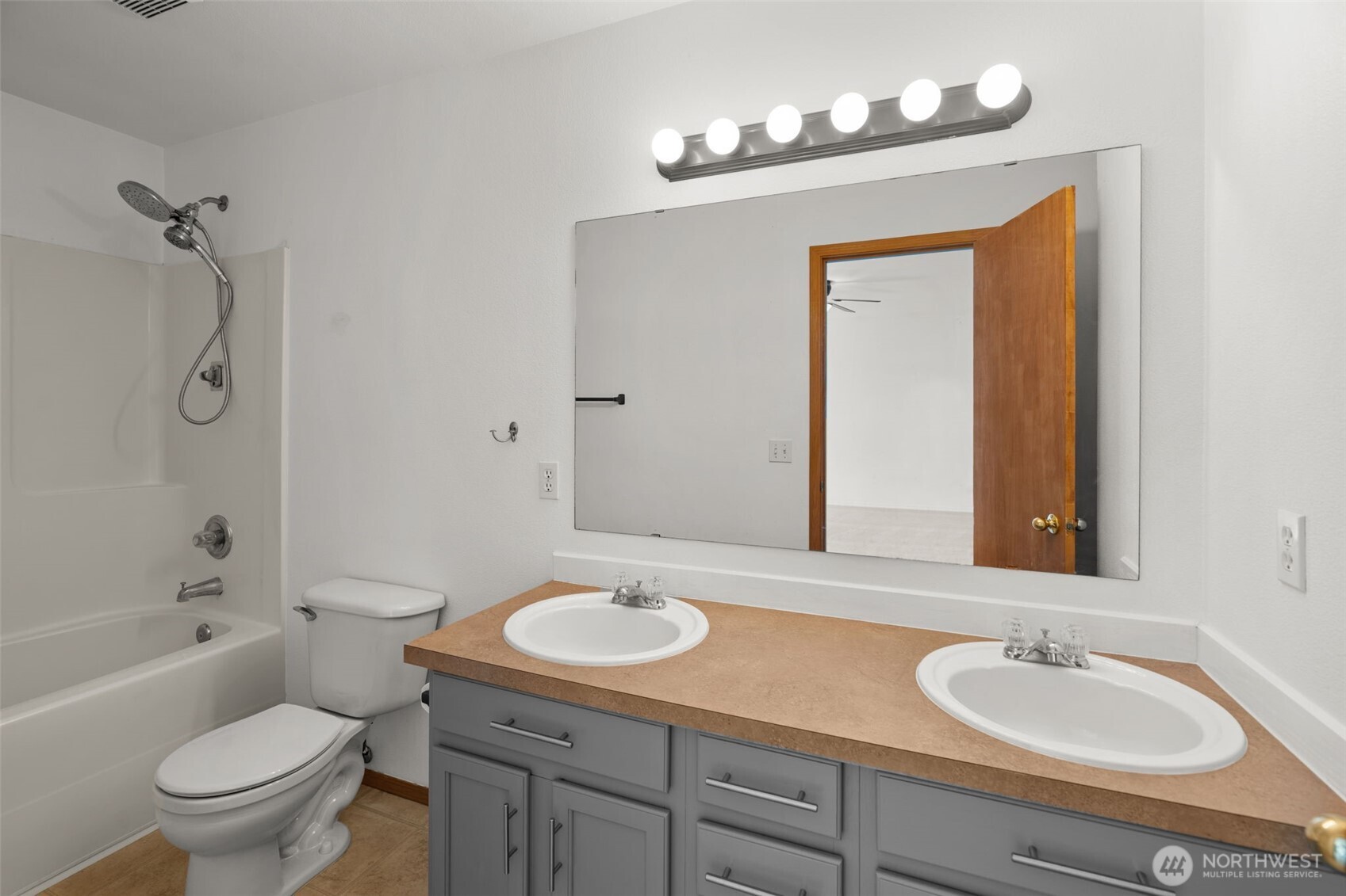 212 Mazza Street Property Photo 12