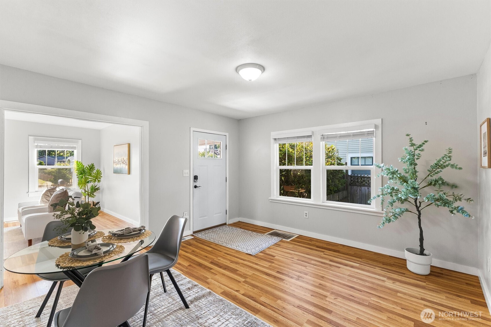 2827 Walnut Street Property Photo 4