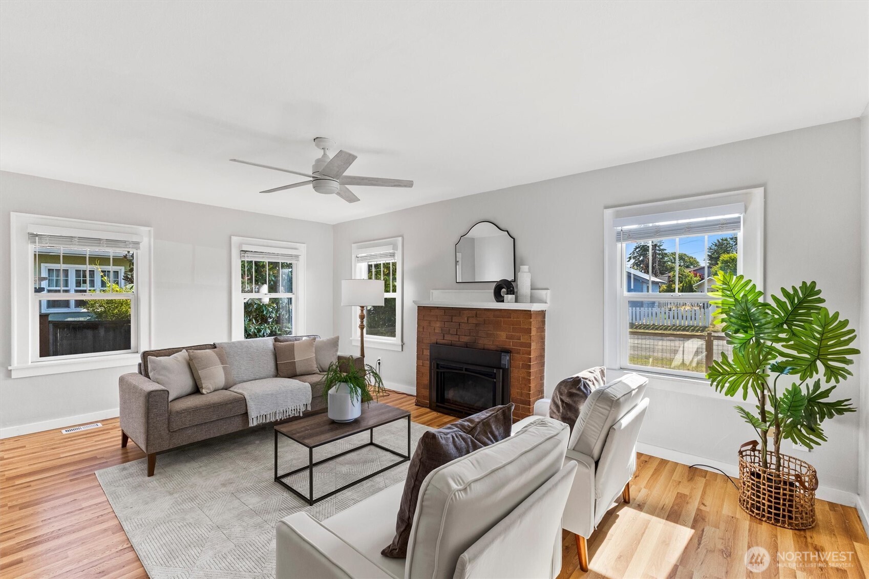 2827 Walnut Street Property Photo 6
