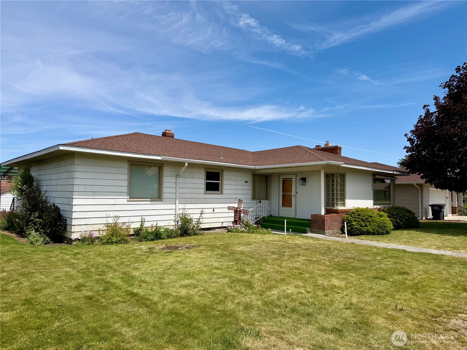 511 E 2nd Avenue Property Photo 2