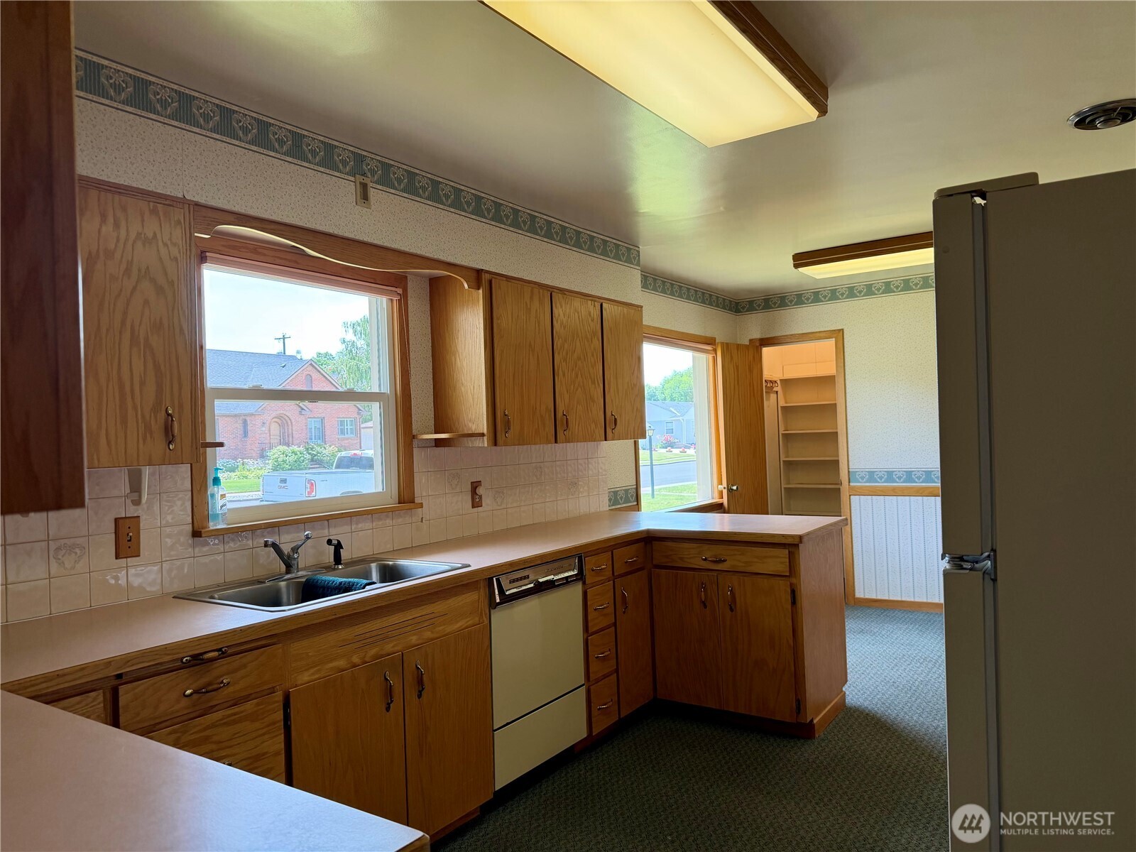 511 E 2nd Avenue Property Photo 15