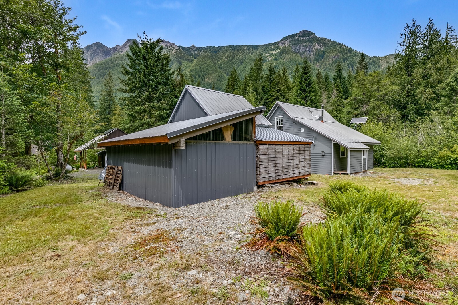204 Whitton Avenue Property Photo 8