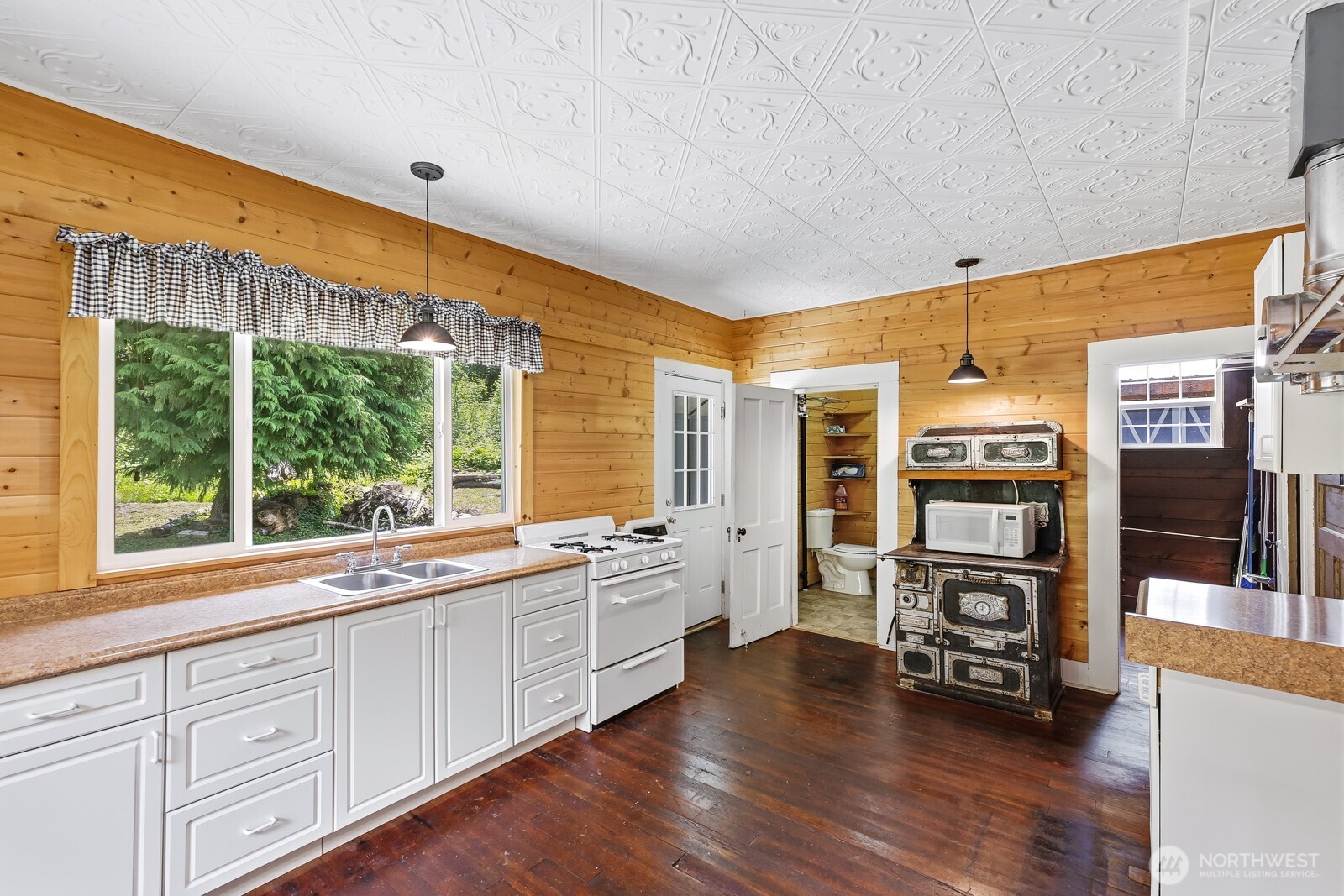 204 Whitton Avenue Property Photo 16